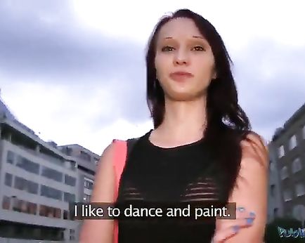 Мужик развел незнакомку на минет и оттрахал ее раком на природе