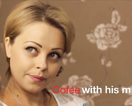 Женушка засунула мягкий пенис супруга в рот и довела его до оргазма,