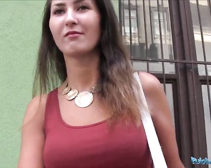 Чешские извращенцы предлагают за деньги секс на улице | смотреть онлайн порно видео